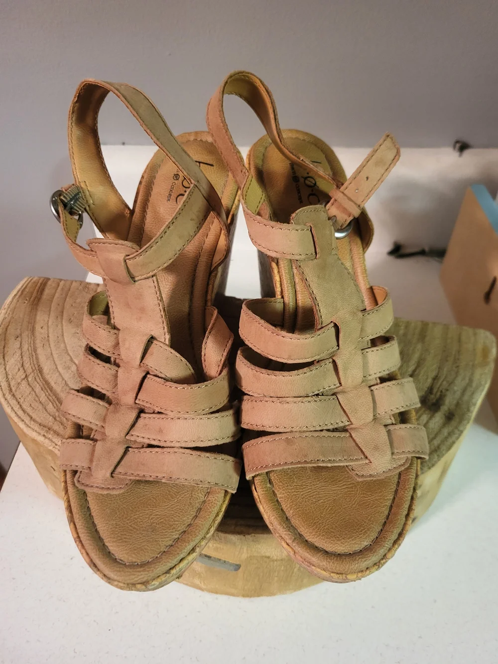 b.ø.c By Born Wedge Floral Cork Sole Sandals Brown Leather Cross Straps 8